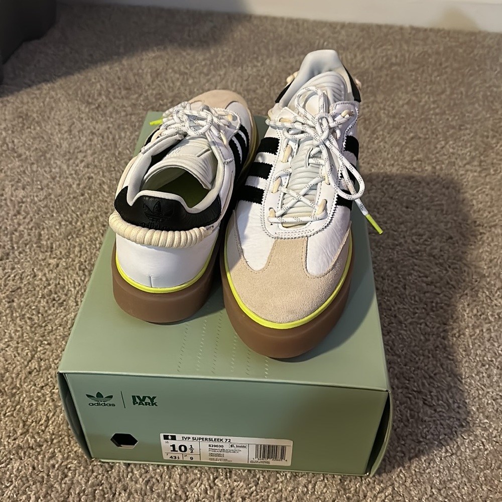 Never worn - Picture 2 of 3